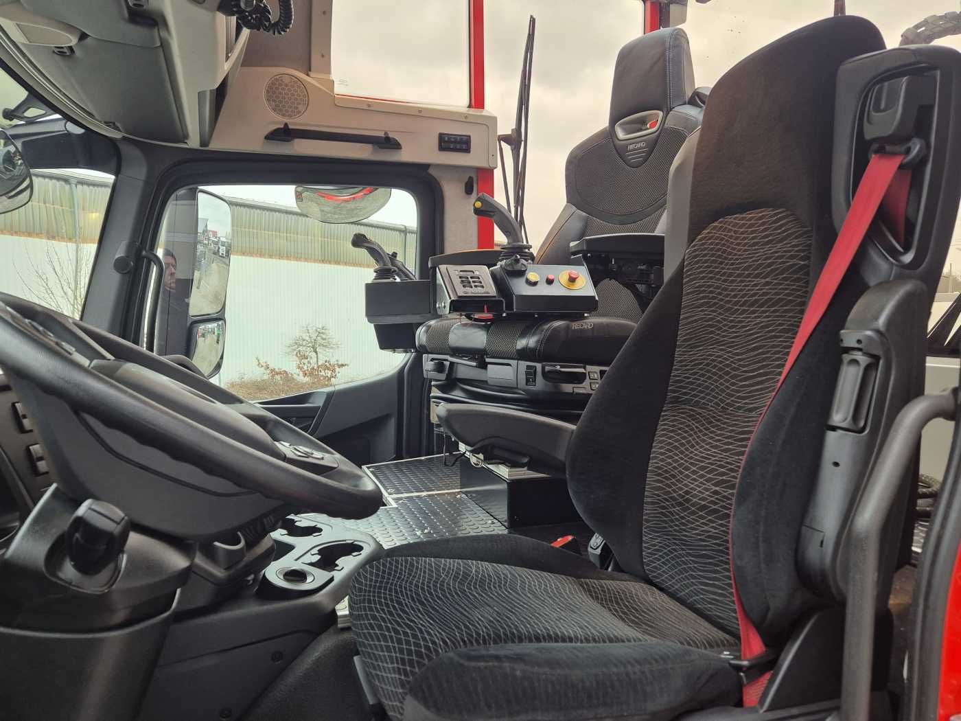 Fahrzeugabbildung Mercedes-Benz TUROX 8x8 Eschlböck Biber 92 Holzhacker / 1.512h