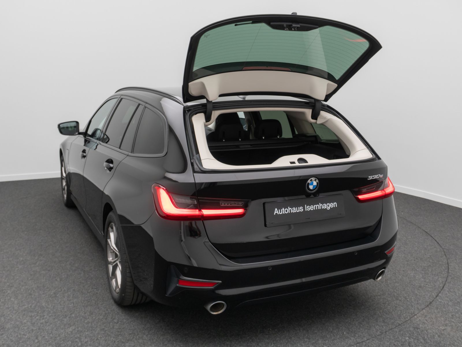 Fahrzeugabbildung BMW 330e Sport Line 360° Memory HUD DAB Laser HiFi