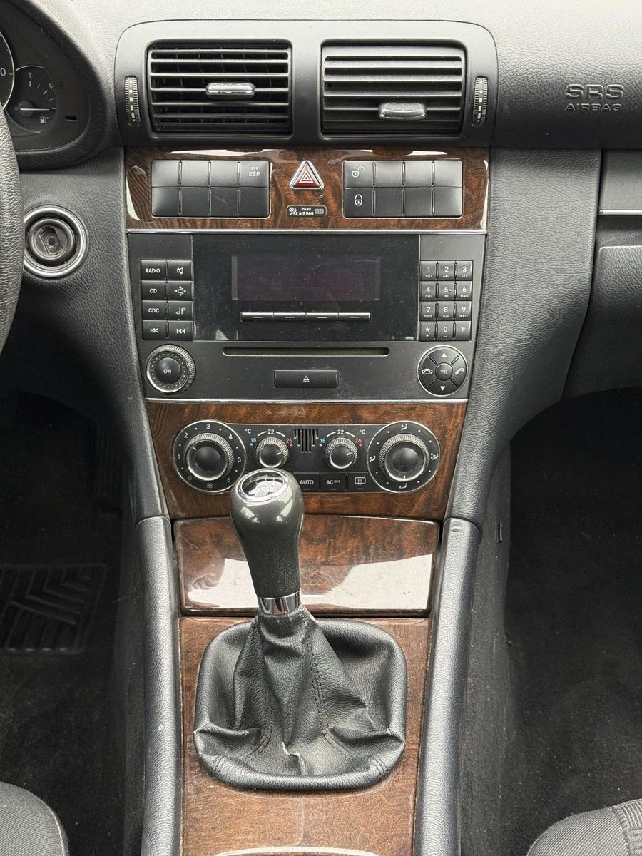 Mercedes-Benz C180 2005 — photo 12