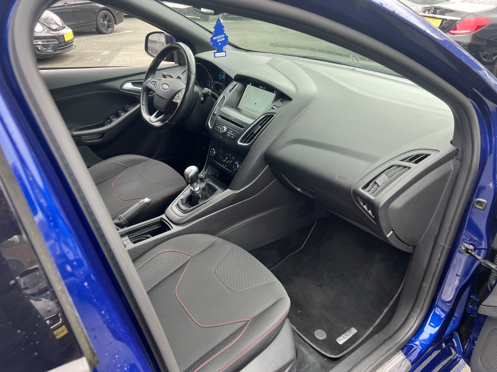 Fahrzeugabbildung Ford Focus Turnier 1.5 ST-Line *RÜCKFAHRKAMERA*