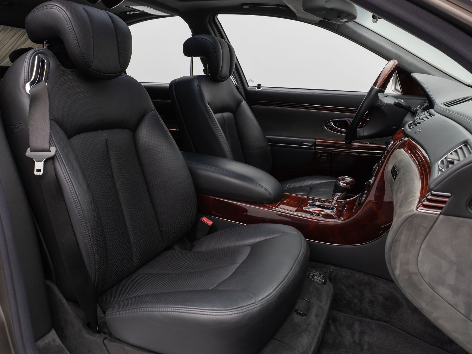 Fahrzeugabbildung Maybach 57 DUOTONE V12 Fondpaket Massage Solar VOLL