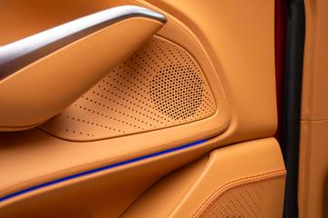 صورة مصغرة 32 لـ 2021 Aston Martin DBX