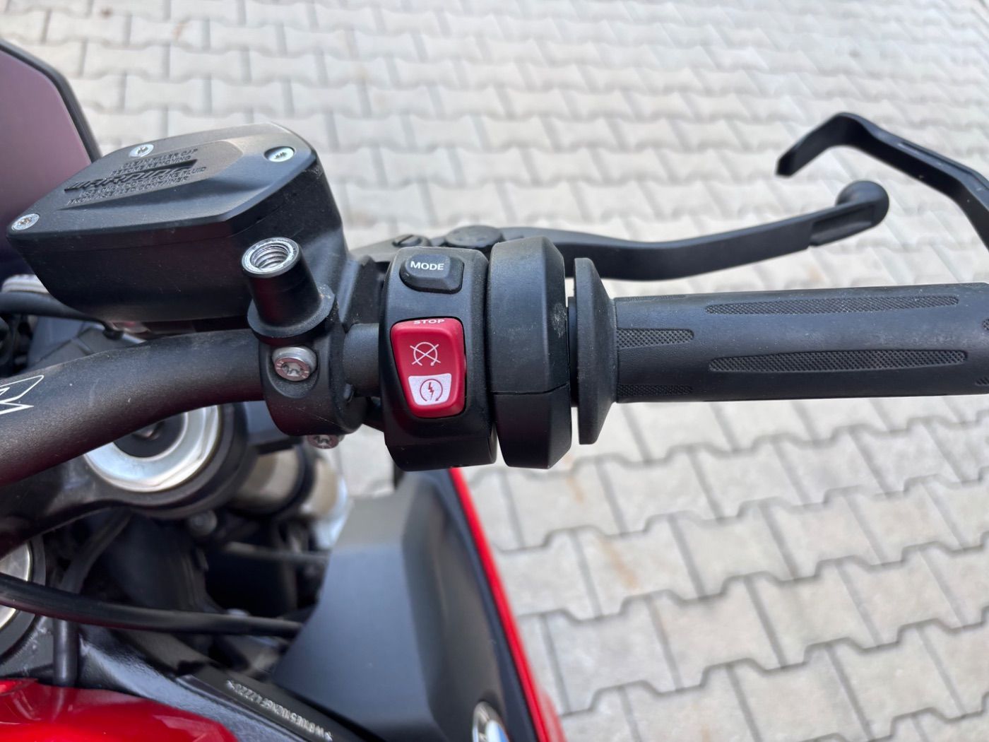 Fahrzeugabbildung BMW S 1000 R Dynamikpaket Kurzer Kennzeichenhalter