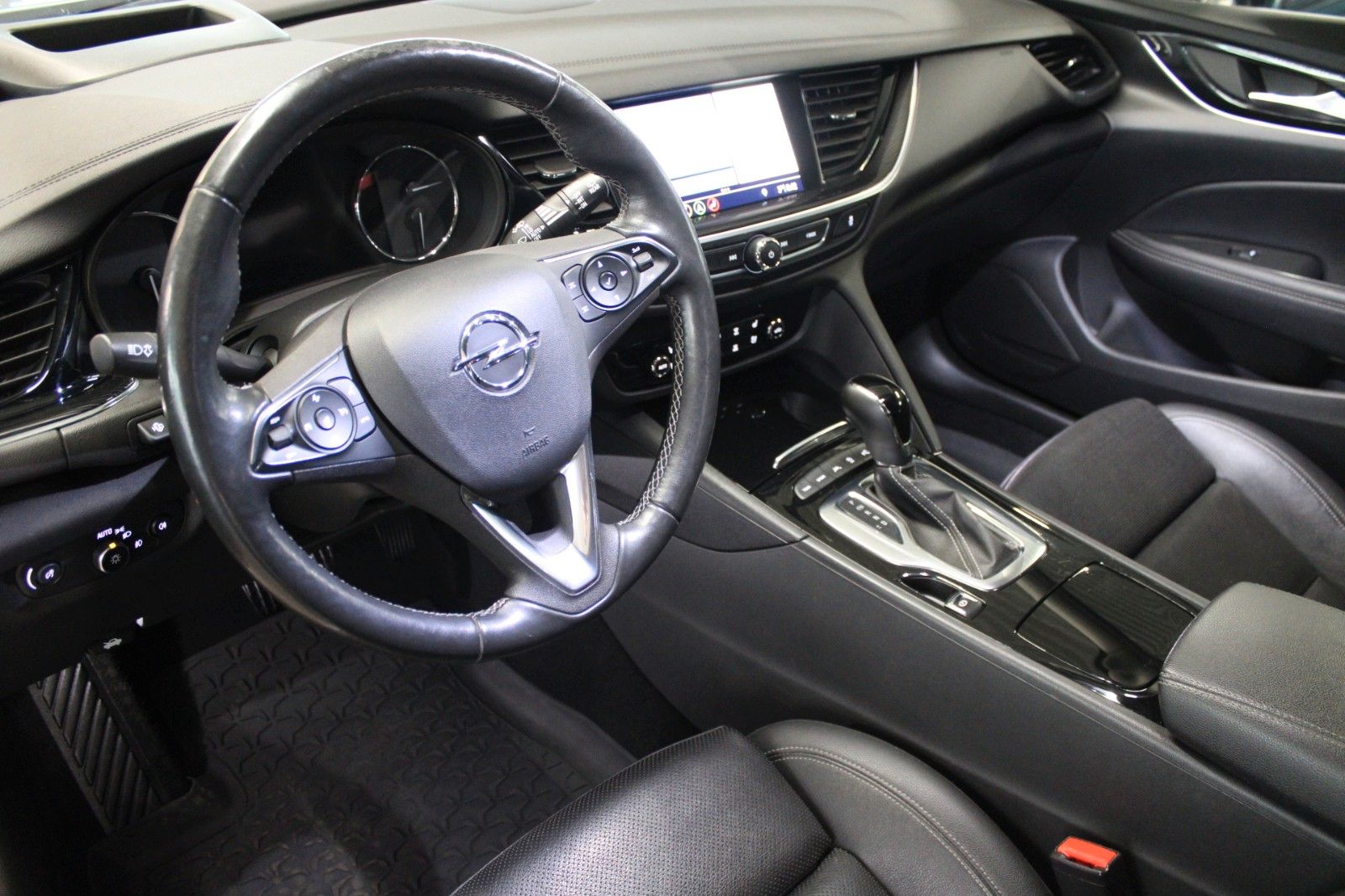 Fahrzeugabbildung Opel Insignia B ST Aut. Business Innov. Leder AHK uvm