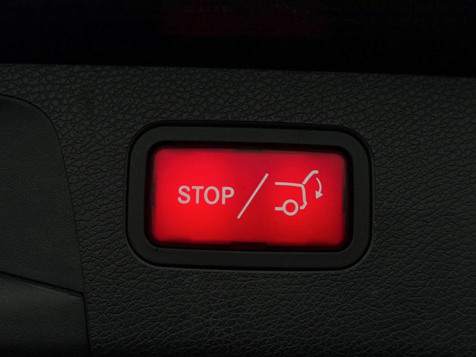 Fahrzeugabbildung Mercedes-Benz E 300de  AMG-Line/MBeam/Burmester/S-Dach