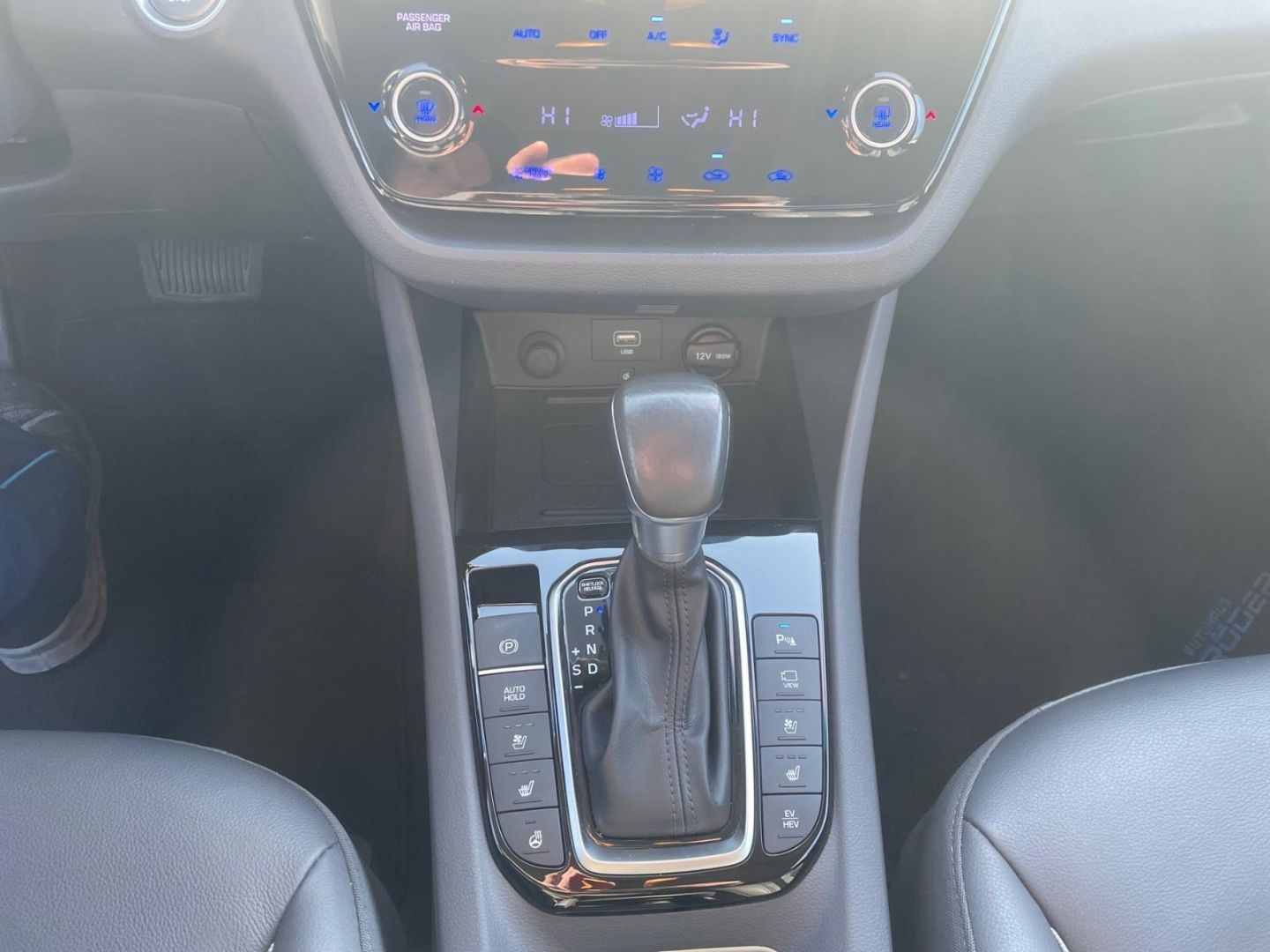 Fahrzeugabbildung Hyundai IONIQ 1.6 Plug-In Hybrid PREMIUM Navi Kamera Sit