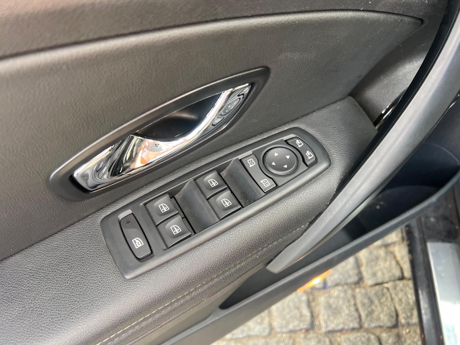 Renault Megane 2015 — photo 24