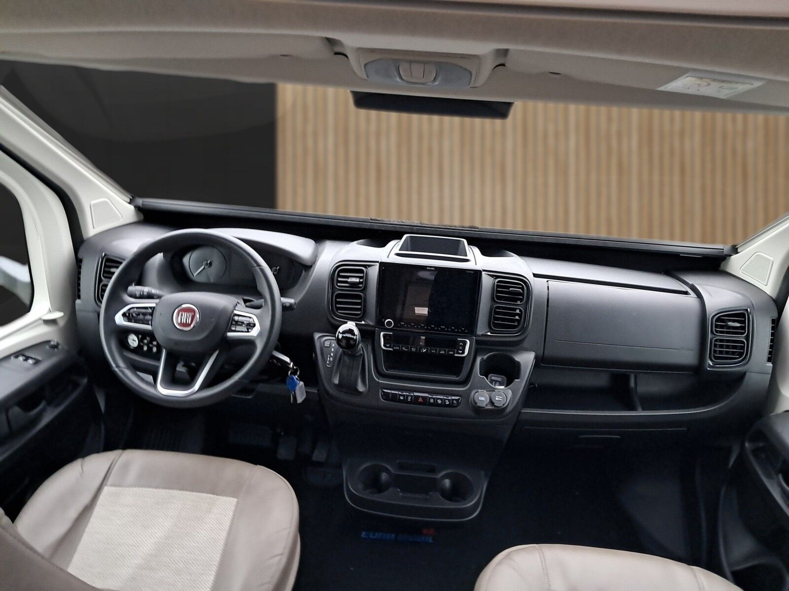 Fahrzeugabbildung Eura Mobil Profila RS 720 QF Sat,Solar,Markise,AHK