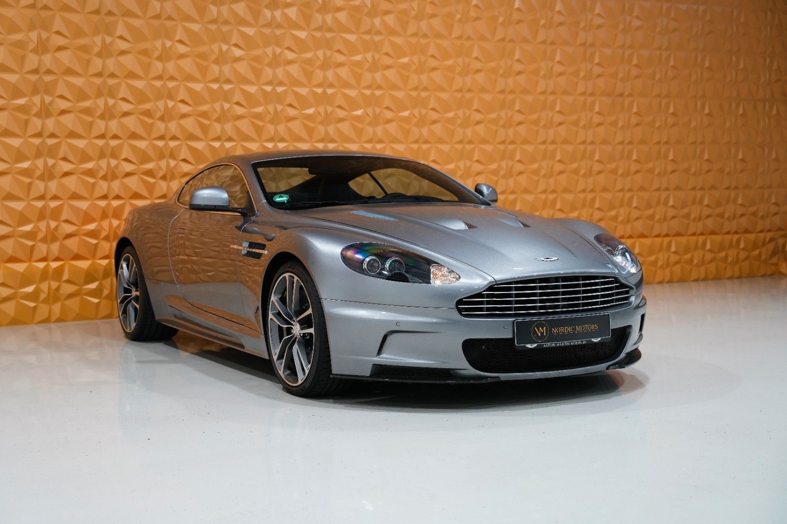 Fahrzeugabbildung Aston Martin DBS 6.0 Touchtronic V12 " Casino Royal " Carbon
