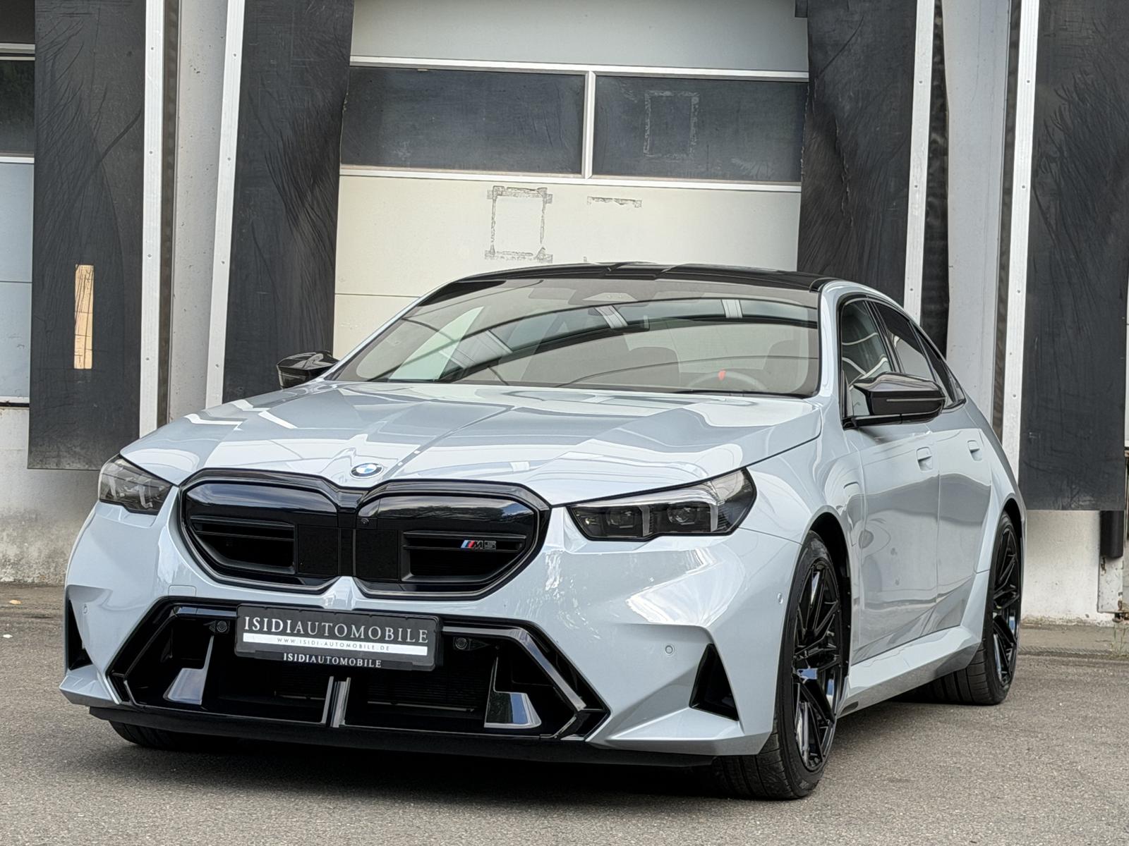 BMW M5 Carbon Bowers&Wilkins Akrapovic Head-Up 360°
