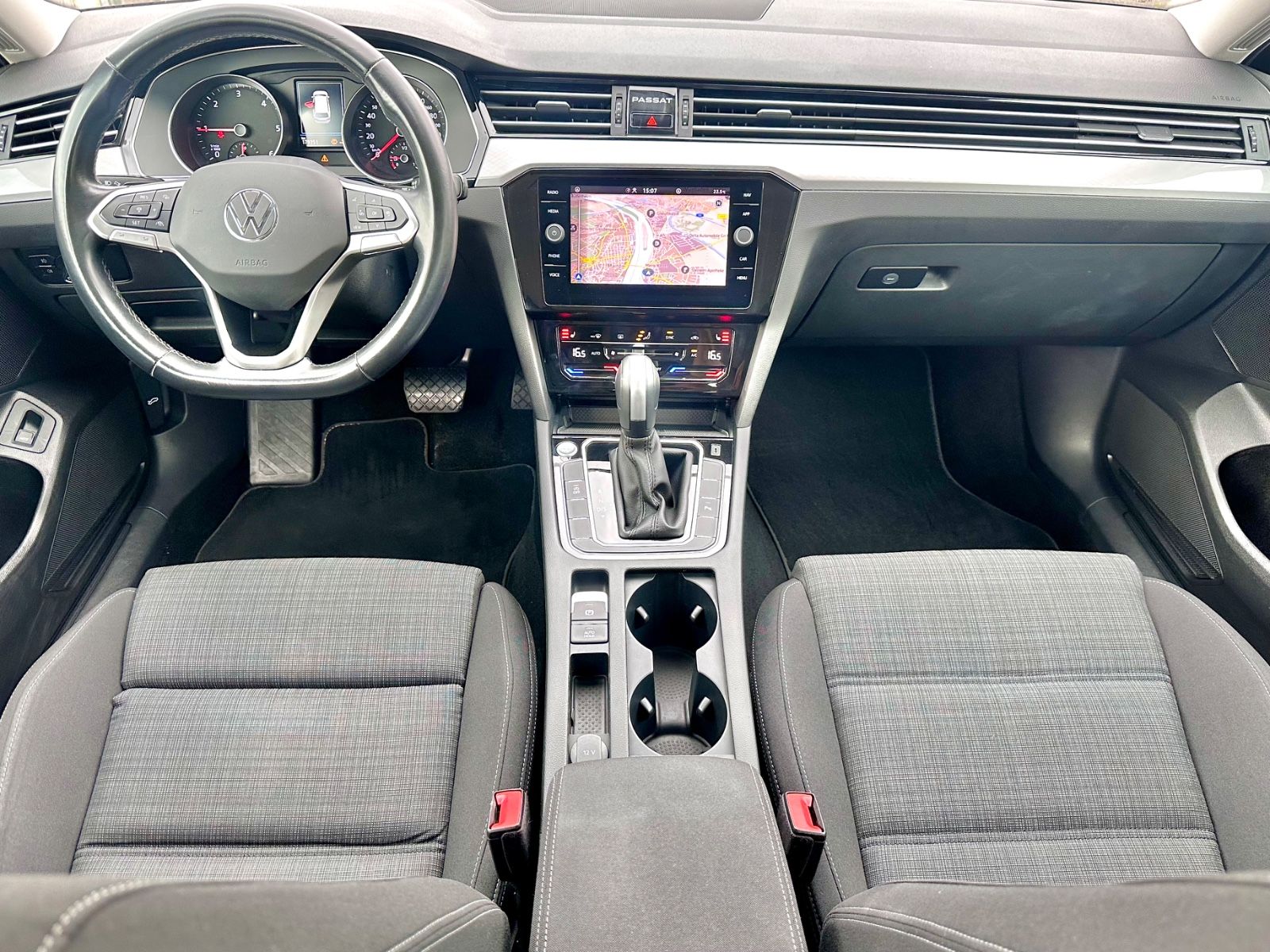 Fahrzeugabbildung Volkswagen PASSAT VARIANT BUSINESS*AUTOM.+NAVI+1.HAND*
