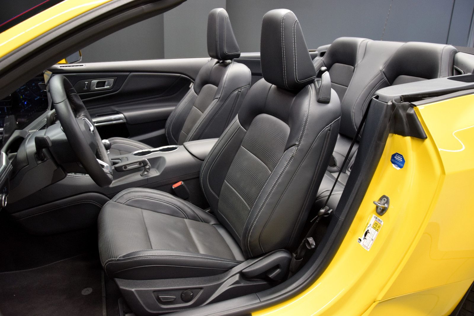 Fahrzeugabbildung Ford Mustang GT Convertible 5.0 Ti-VCT V8 328 DEUTSCH