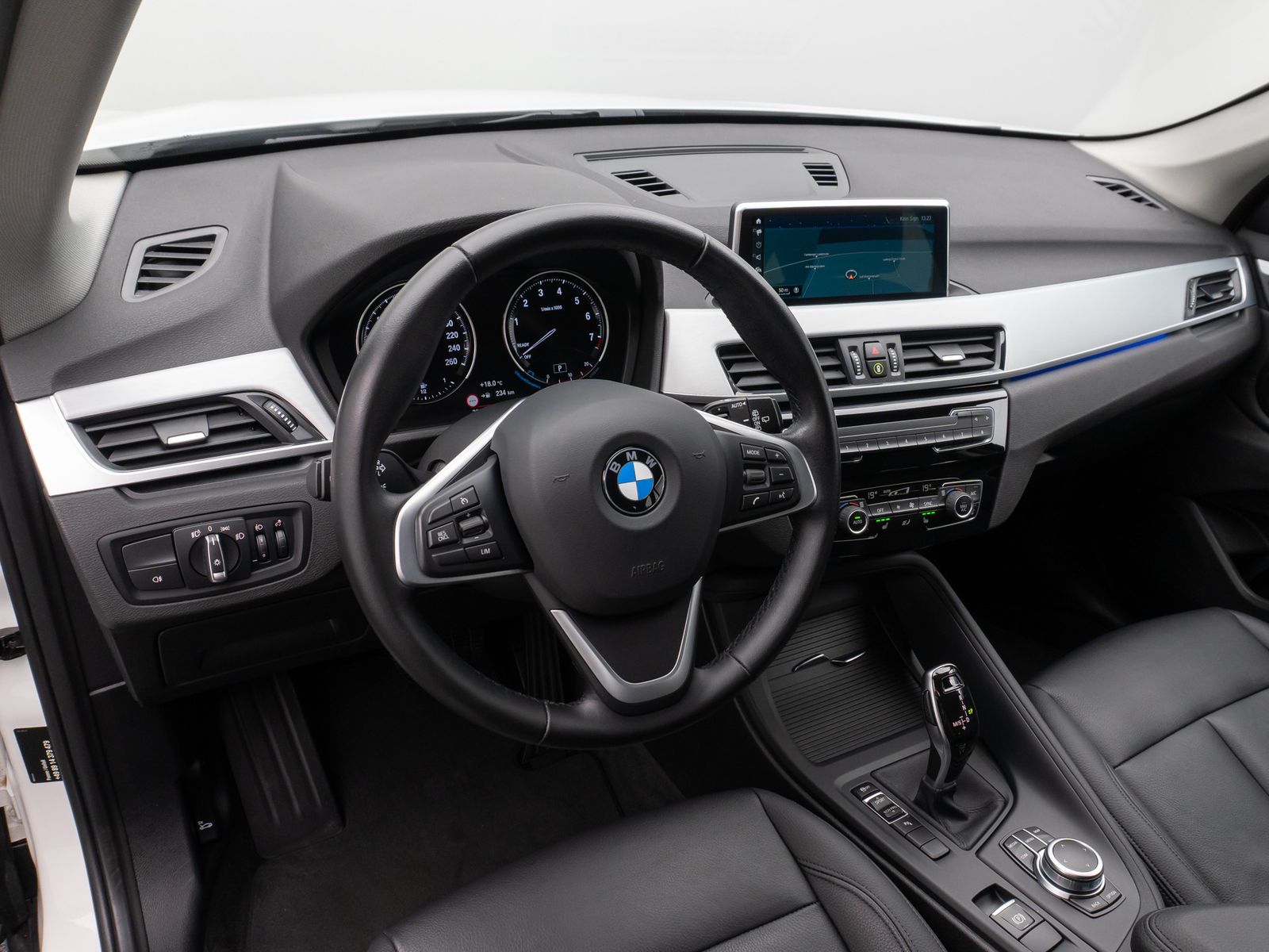 Fahrzeugabbildung BMW X1 sD18i Kamera DAB Alarm LED Navi Sport Geschwi