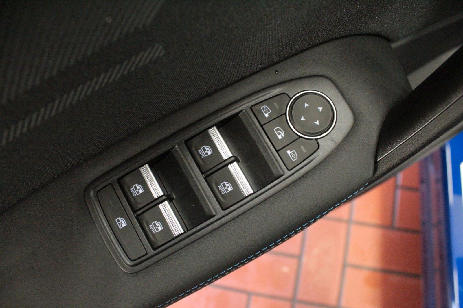 Fahrzeugabbildung Renault Captur Mild Hybrid 160 EDC Esprit Alpine