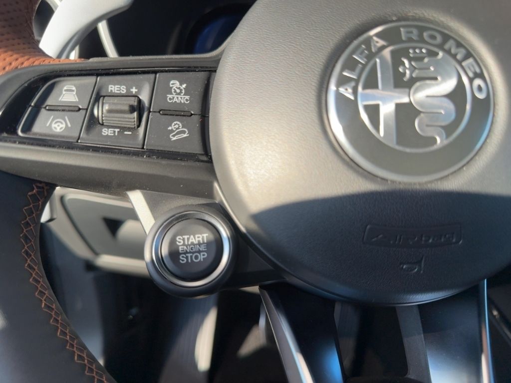 Fahrzeugabbildung Alfa Romeo Stelvio INTENSA Q4, AHK, Leder, PDC, Navi,