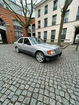 Mercedes-Benz E190 1 Hand  Automatik - Mercedes-Benz 190 Gebrauchtwagen in Berlin