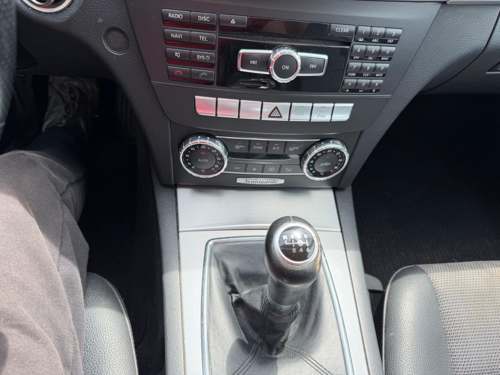 Mercedes-Benz C180 2011 — engine 2.143 cm³, 120 HP (88kW)