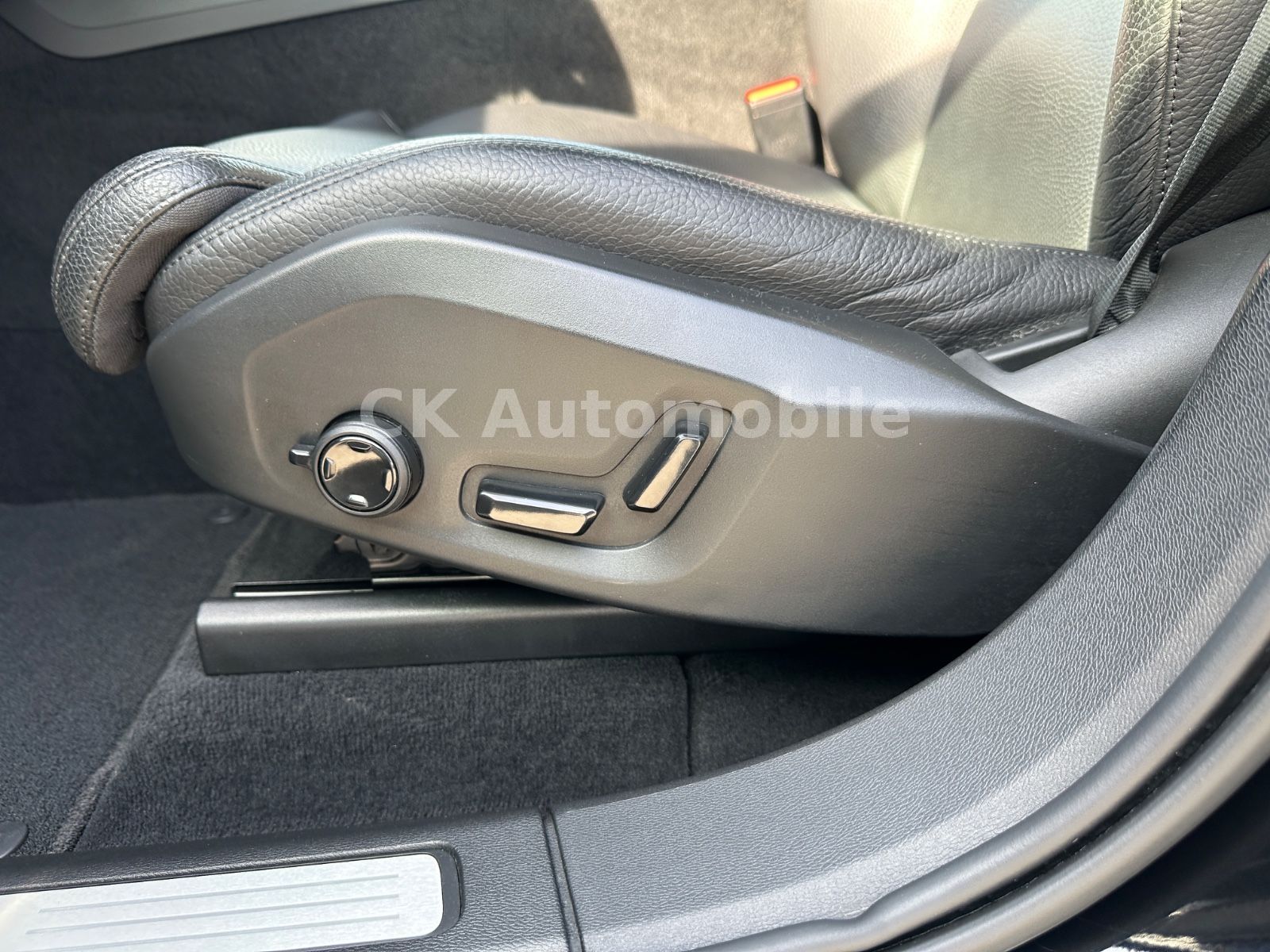 Fahrzeugabbildung Volvo XC60 B4 Inscription 2WD/Leder/Pano/LED/BLIS/360°