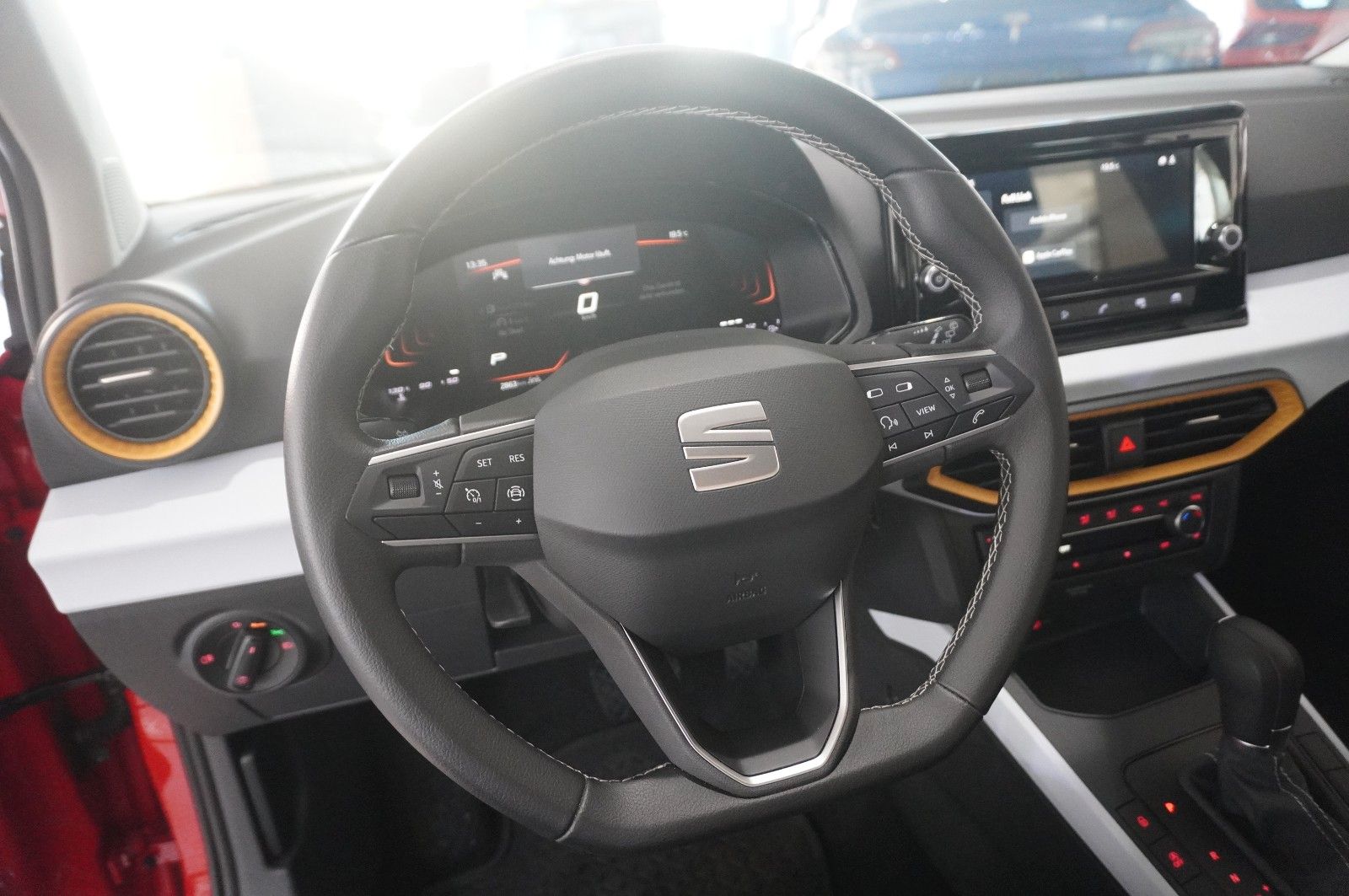 Fahrzeugabbildung SEAT Arona 1.0 TSI STYLE DSG NAVI/VIRTU./SHZ/PDC/DAB+