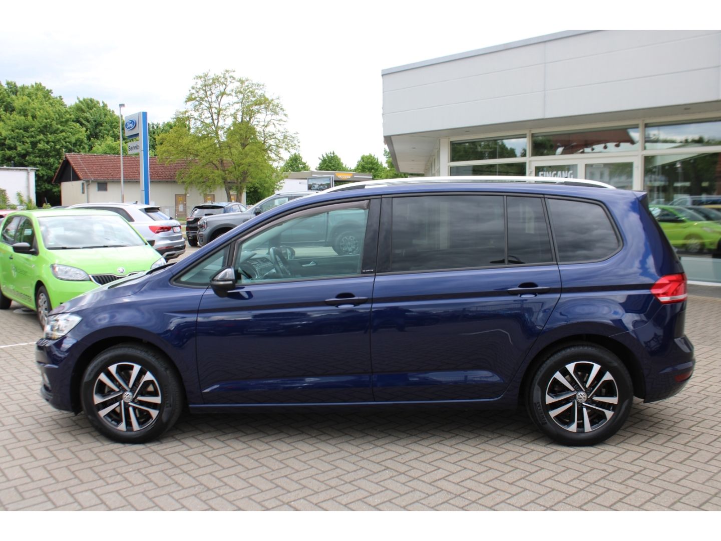 VW Touran IQ.DRIVE 2.0 TDI BMT ACC LED AHK el. Heck - Image 2