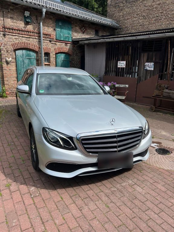 Image of Mercedes-Benz E 220
