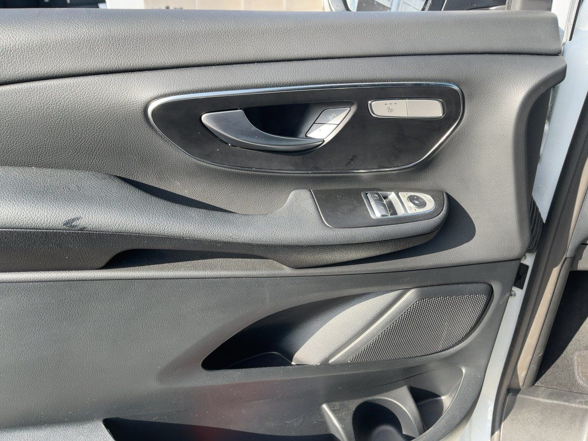 Fahrzeugabbildung Mercedes-Benz V 250 d lang Multibeam/Distronic/360°/AHK