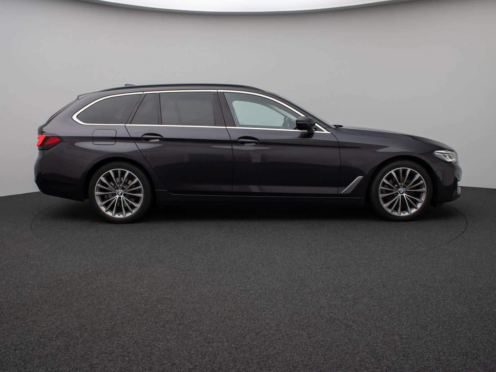 Fahrzeugabbildung BMW 520d xD Kamera HUD DAB H/K Fernlichtassist Alarm