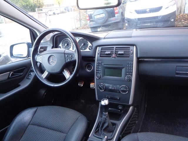 Mercedes-Benz B180 2011 — photo 8
