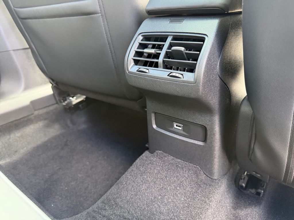 Fahrzeugabbildung Citroën C4 Hybrid 145 MAX