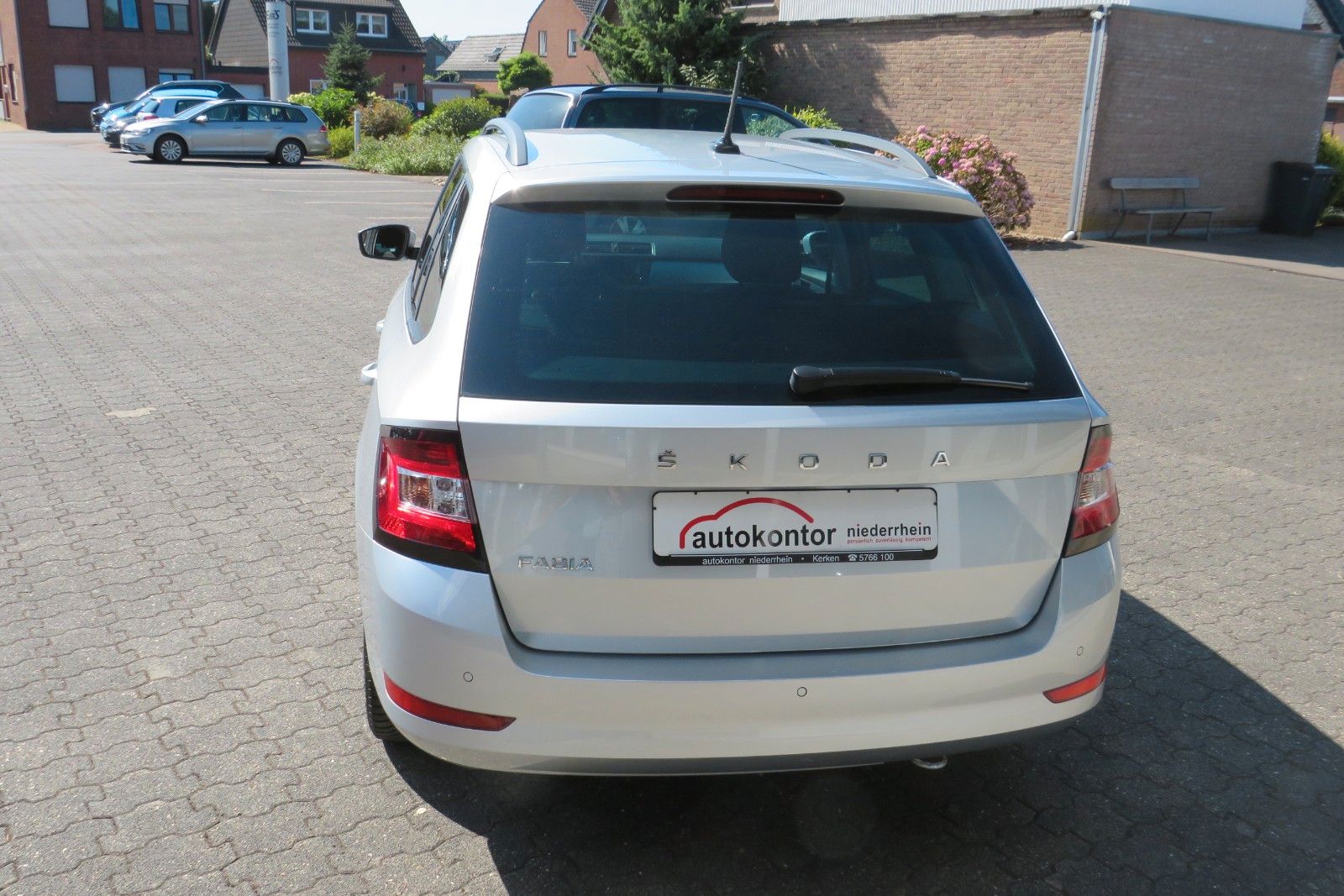 Fahrzeugabbildung SKODA Fabia Combi Ambition PDC NAVI APP SITZH. 1.HD
