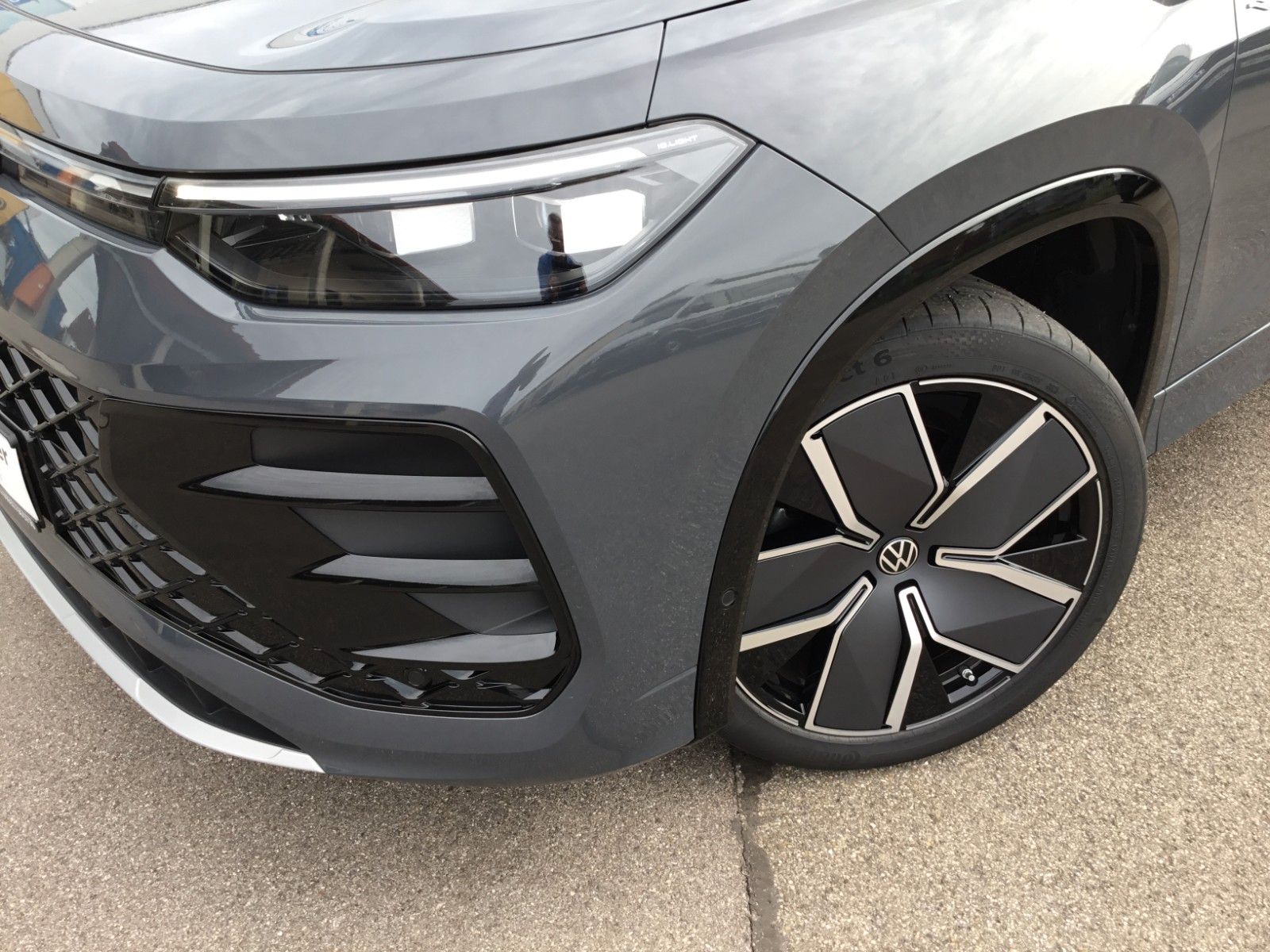 Fahrzeugabbildung Volkswagen Tayron 2.0 TSI DSG 4M R-Line+7S+Pano+AHK+Headup