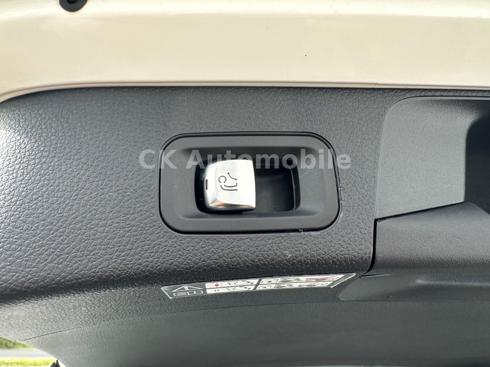 Fahrzeugabbildung Mercedes-Benz C300d T 4Matic Avantgarde/Burmeste/Navi/LED/360°