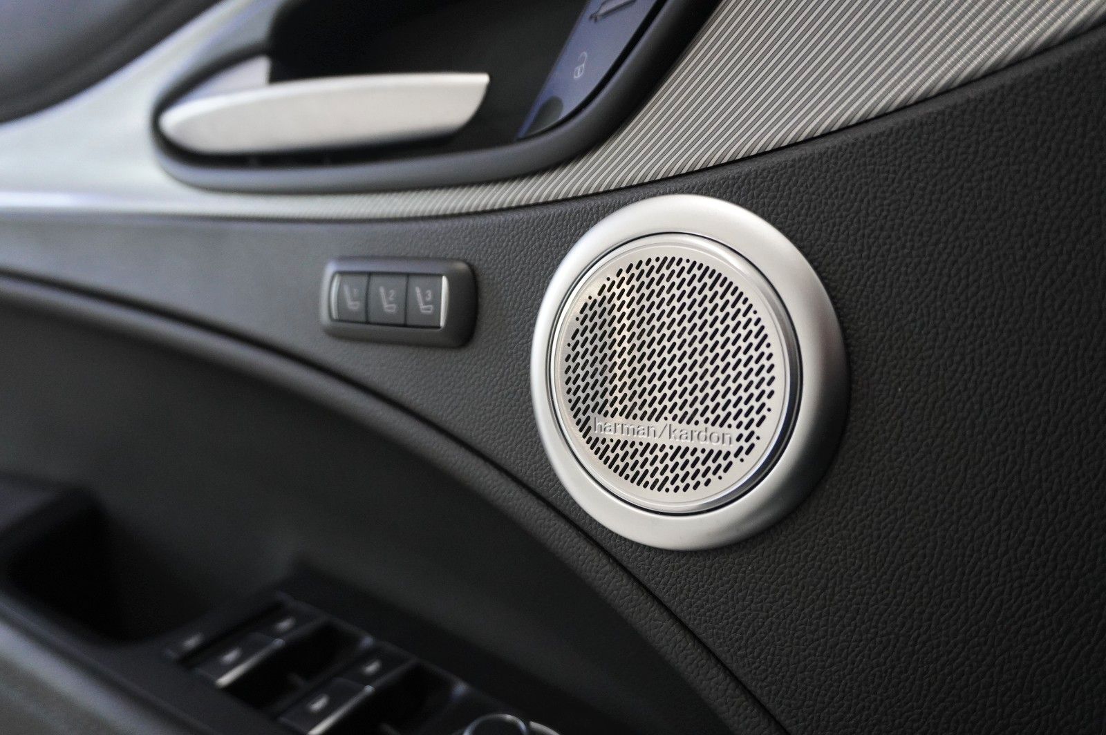 Fahrzeugabbildung Alfa Romeo Stelvio 2.2D VELOCE Q4 NAVI/LED/KAMERA/MATRIX/SH