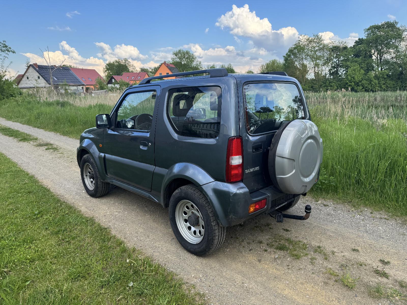 Suzuki Jimny 2007 — rear view