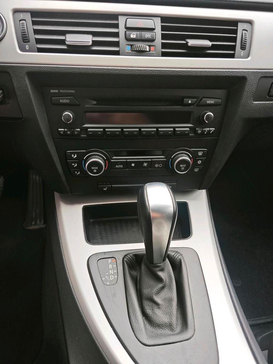 BMW 318 2009 — photo 10