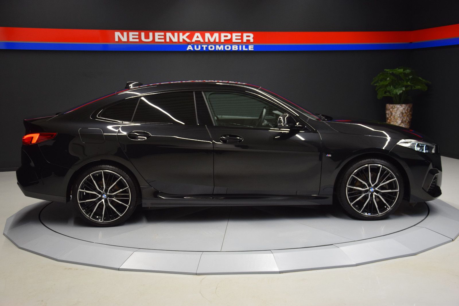 Fahrzeugabbildung BMW 218 i Gran Coupé M Sport H&k Leder Kamera ACC
