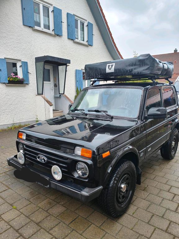 Image of Lada Urban