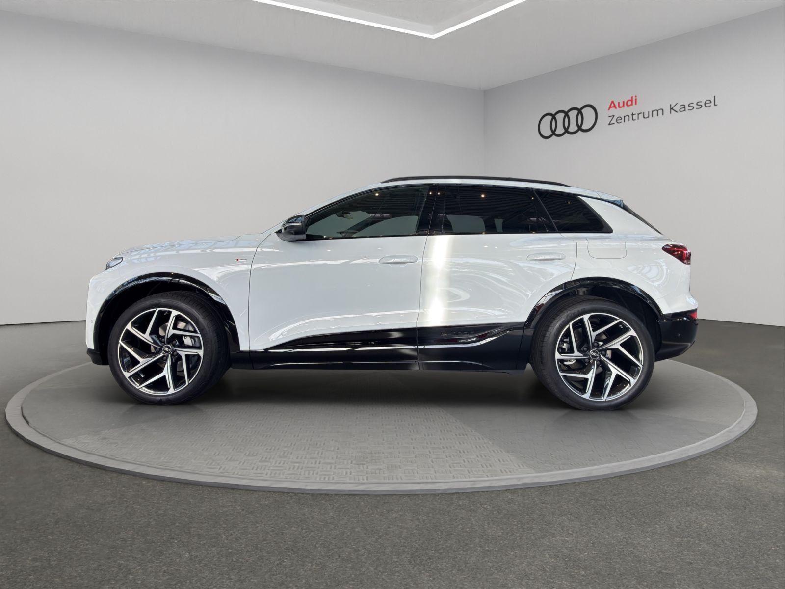 Audi Q6 S line e-tron perf. Matrix Pano HuD B&O AHK imagem 3