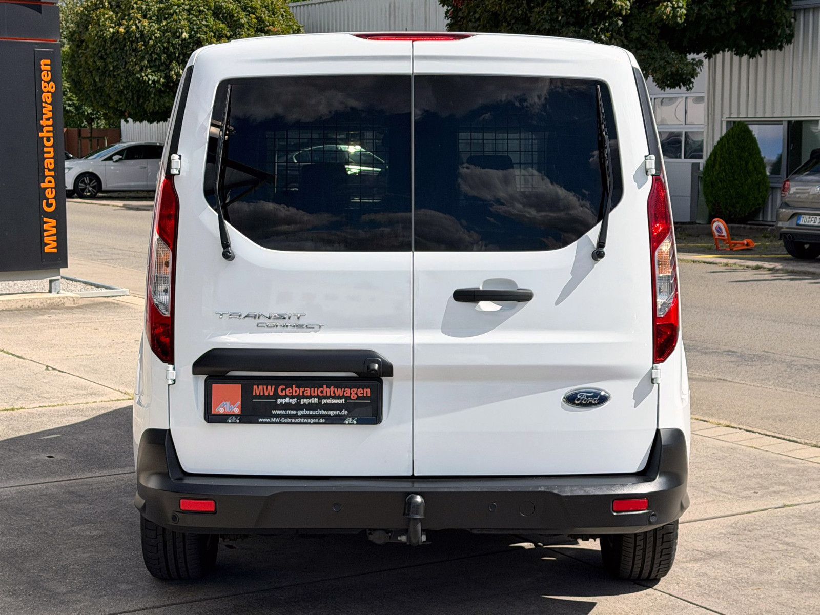 Fahrzeugabbildung Ford Transit Connect 240 Kombi L2 ACC AHK KAM SHZ BT