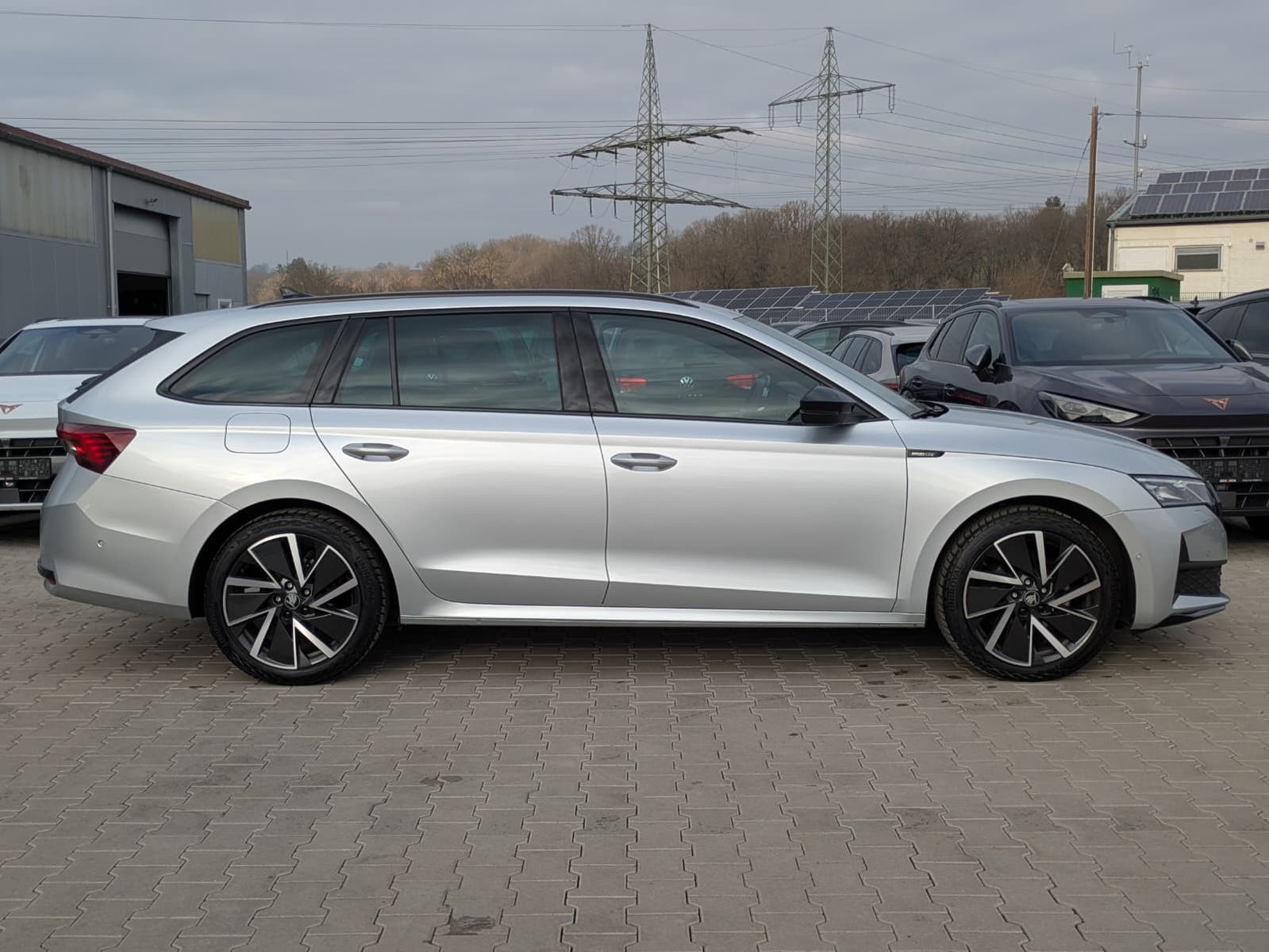 Fahrzeugabbildung SKODA Octavia 1.5 DSG Sportline PANO*MATRIX*AHK*5J.GAR