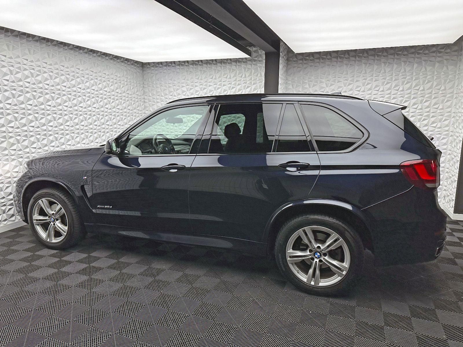 Fahrzeugabbildung BMW X5 XDRIVE30d M-PAKET/ACC/KEYL/PANO/STHZ/HUD/AHK