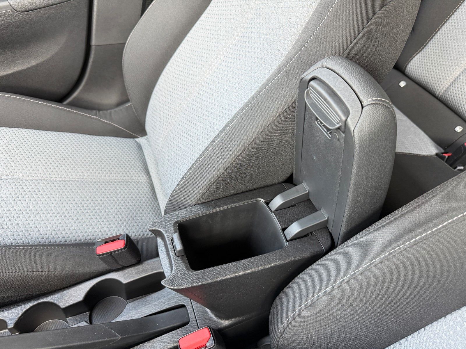 Fahrzeugabbildung Opel Corsa F Edition 1.2L 100PS/PDC/Sitzheizung!