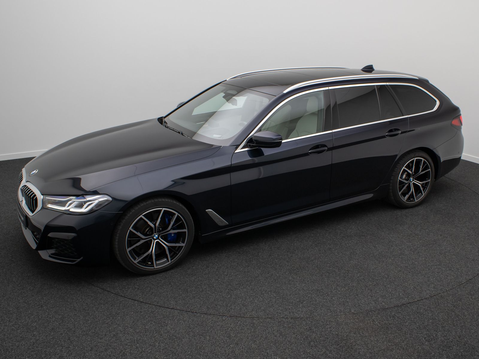 Fahrzeugabbildung BMW 530d M Sport Laser 4xKlima Panorama DAB HUD 19"