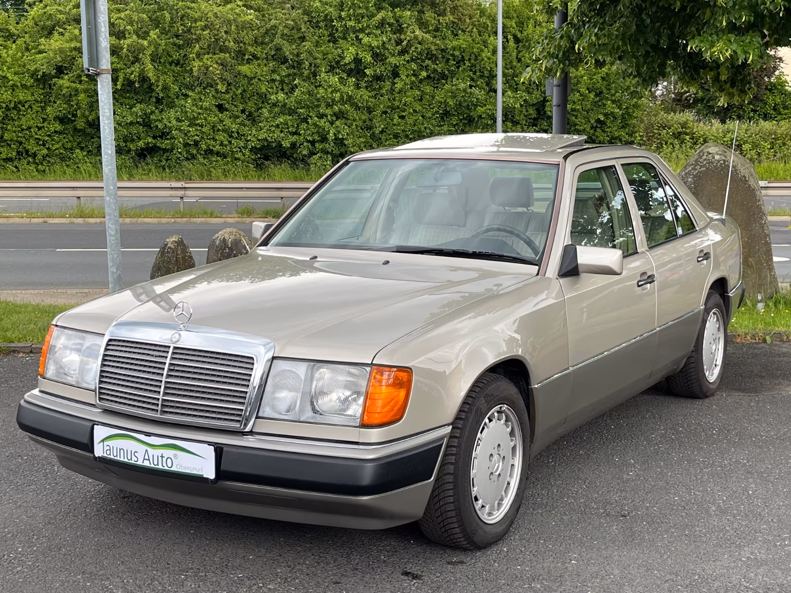 Mercedes-Benz 200 E W124 LIMOUSINE-AUTOM-HUB SSD ELEKTR.