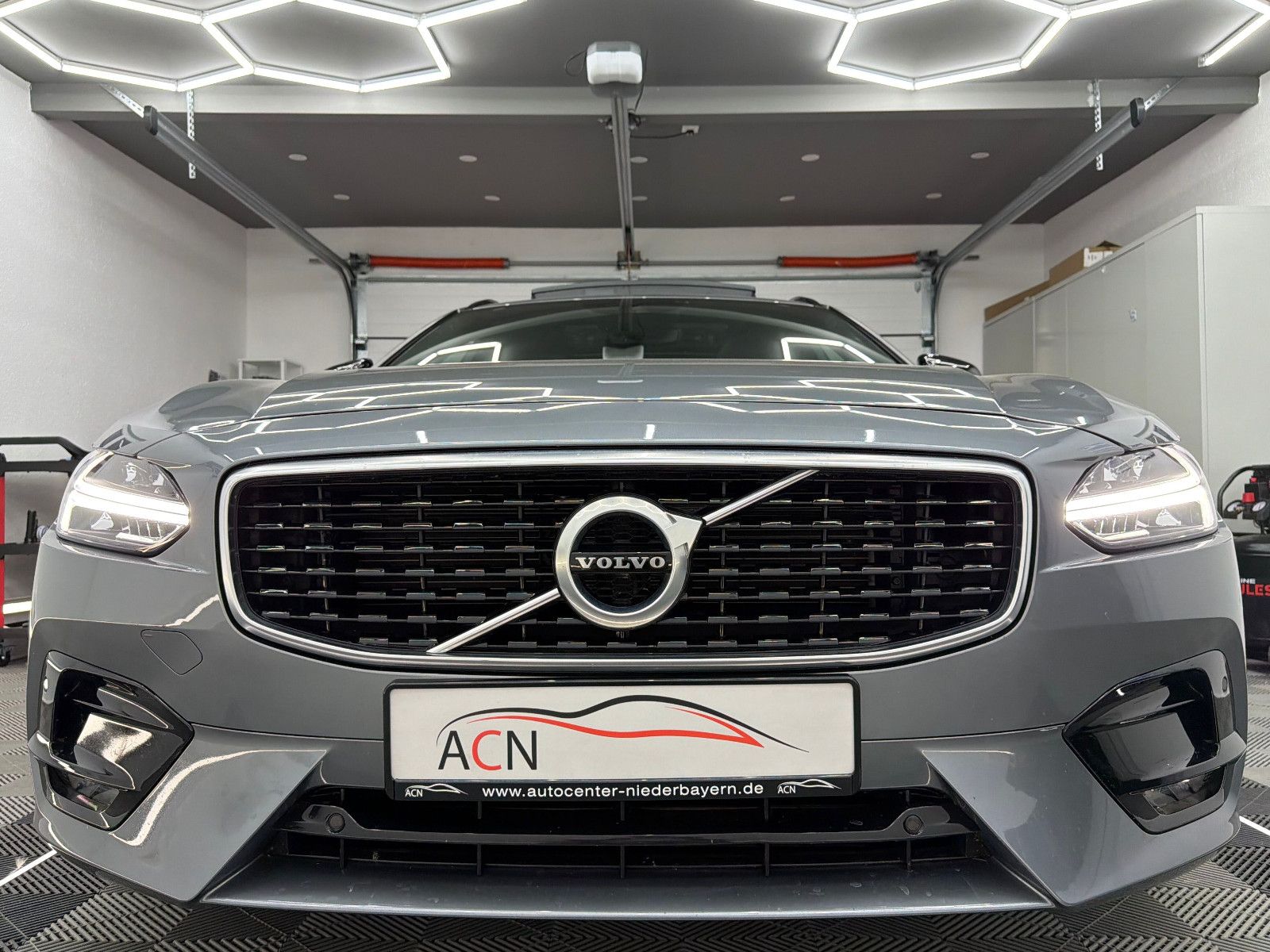 Fahrzeugabbildung Volvo V90 Kombi R Design D5 AWD/MEMORY/AHK/LED/KAM