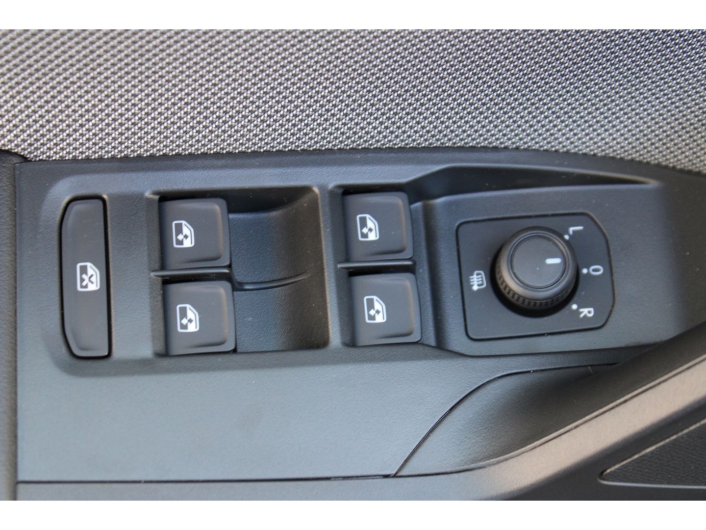 SEAT Leon 1.5 eTSI Style DSG ACC LED DAB PDC RFK SHZg - Image 13