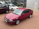 Toyota Avensis Automatik HU/AU neu - rote Toyota Avensis