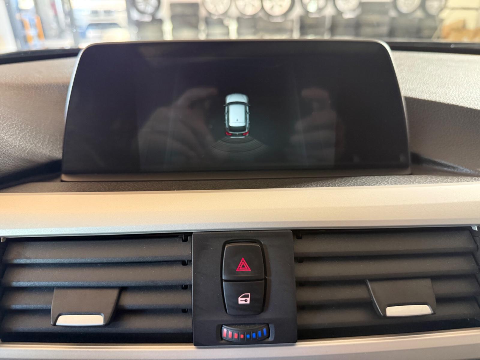BMW 320i Touring Advantage LED/Memory/HUD/Pano/ACC