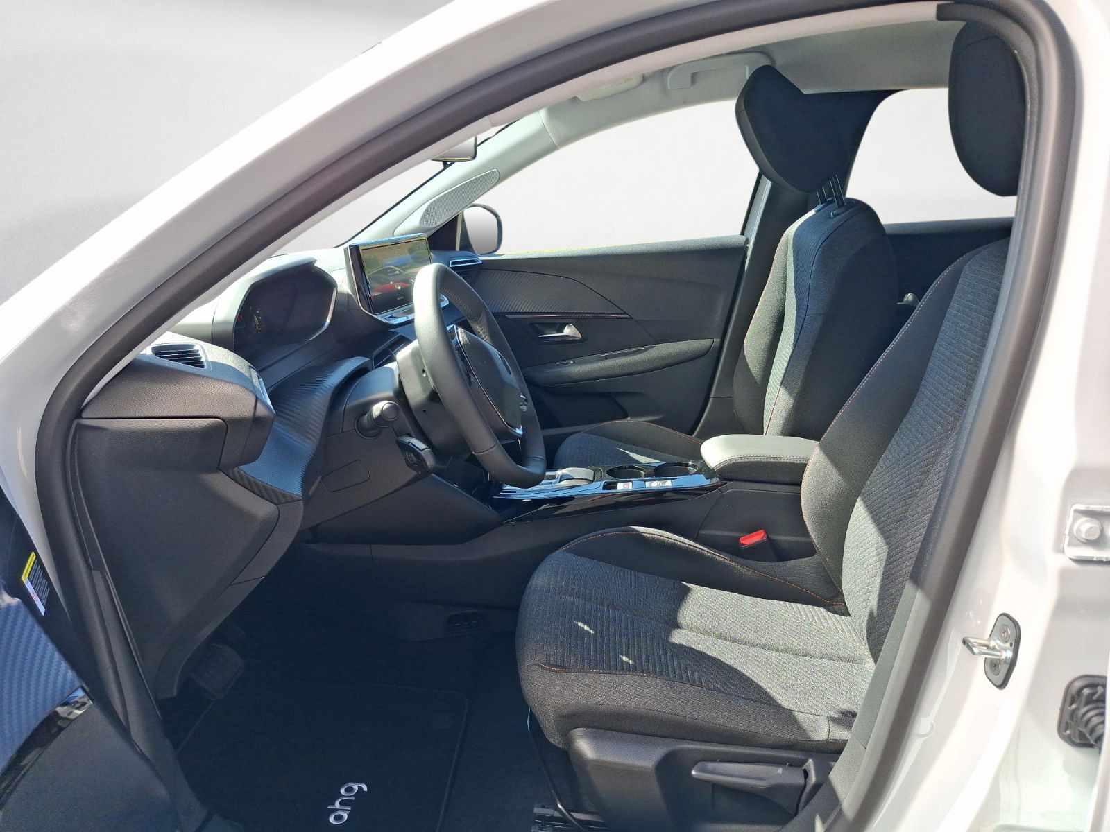 Peugeot e-208 - Bild 8