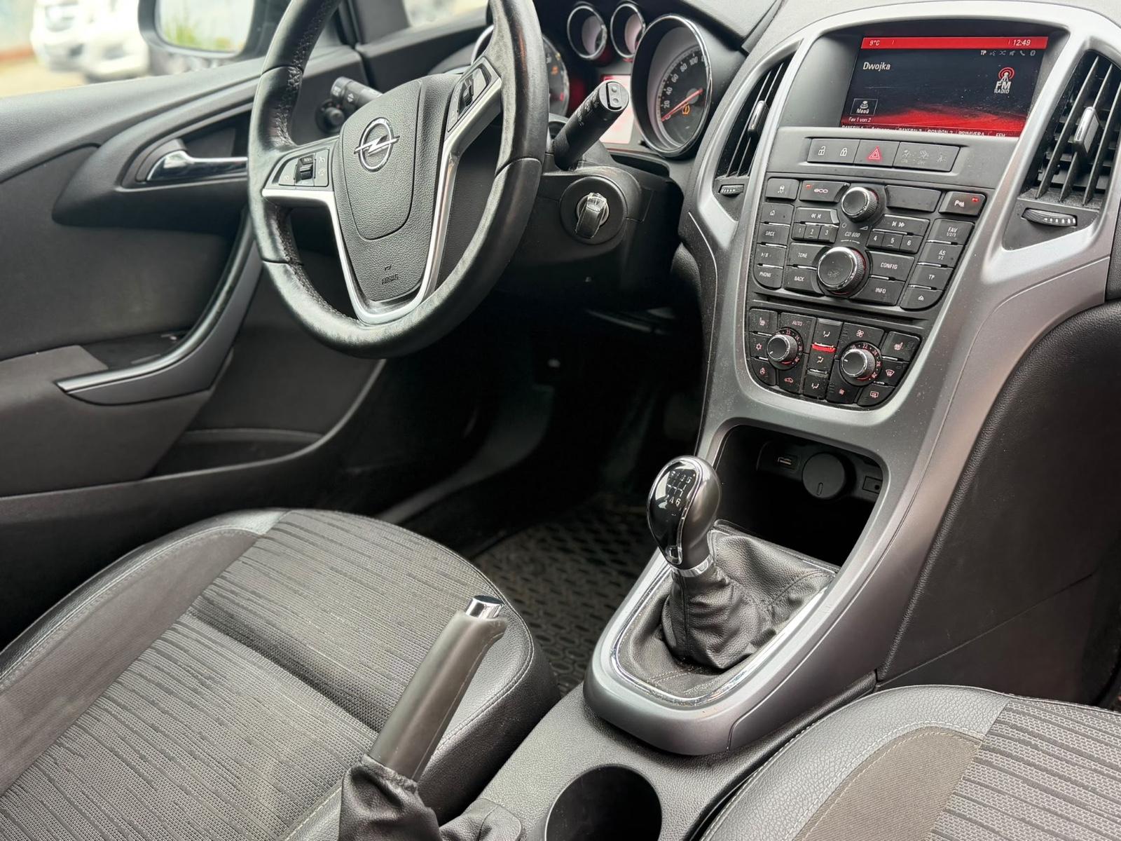 Opel Astra 2015 — photo 12